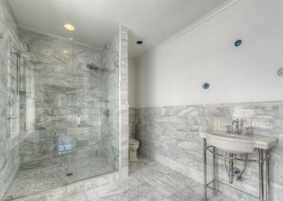 transitional-3-4-bathroom-with-mosaic-tile-frameless-shower-and-crown-molding-i_g-ISxvifo68w934a0000000000-3xR1p